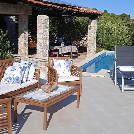 Seaside Family Friendly House With A Swimming Pool Cove Pernatice, Drvenik - 11590 Veliki Drvenik