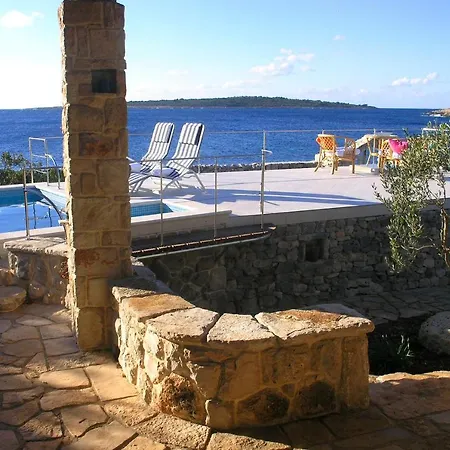 Seaside Family Friendly House With A Swimming Pool Cove Pernatice, Drvenik - 11590